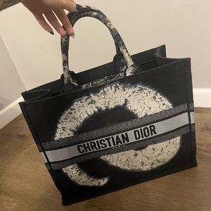 CHRISTIAN DIOR PURSE NAVY BLUE AND WHITE